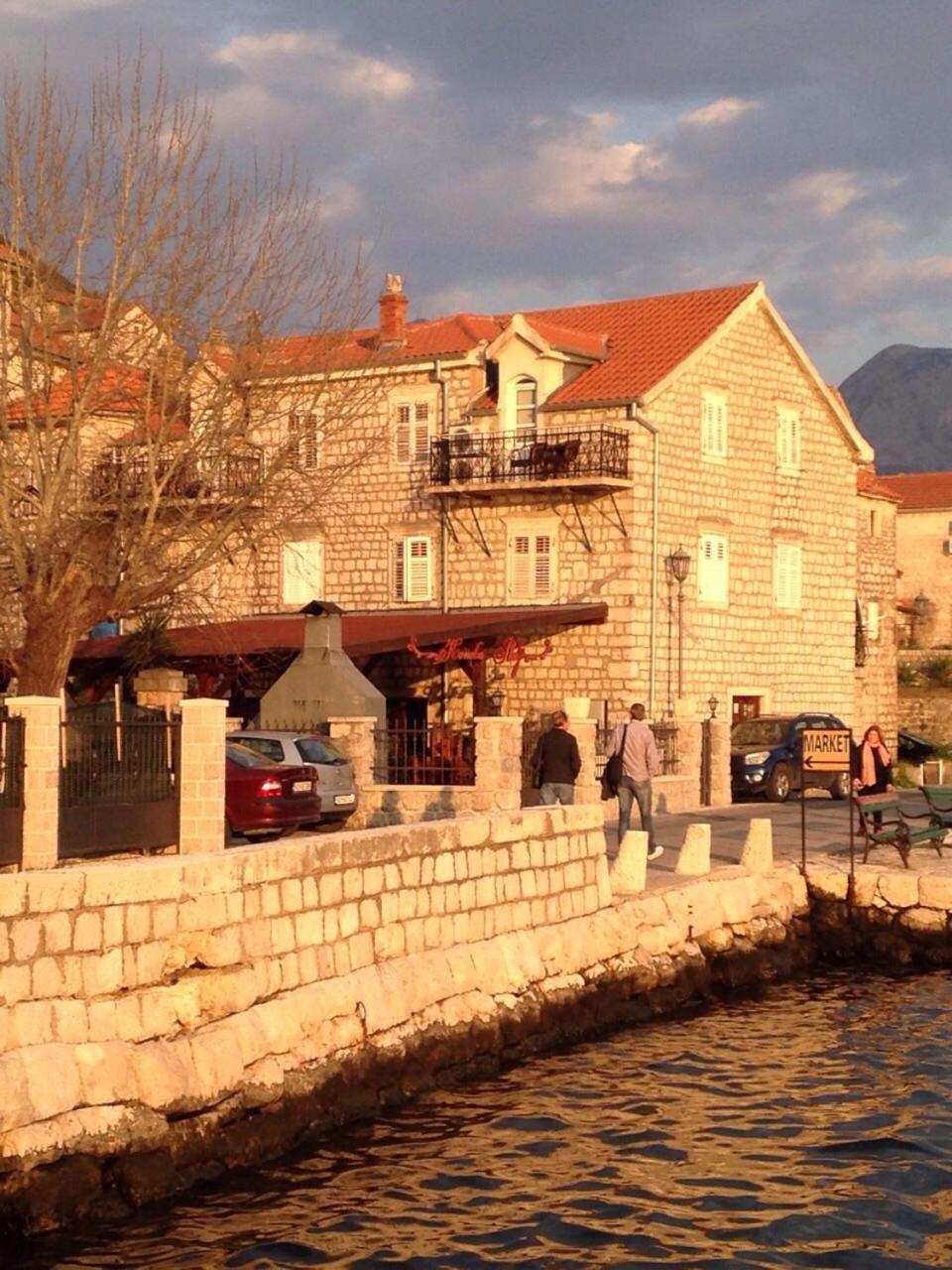 Lady Of The Rocks Apartments Perast Extérieur photo