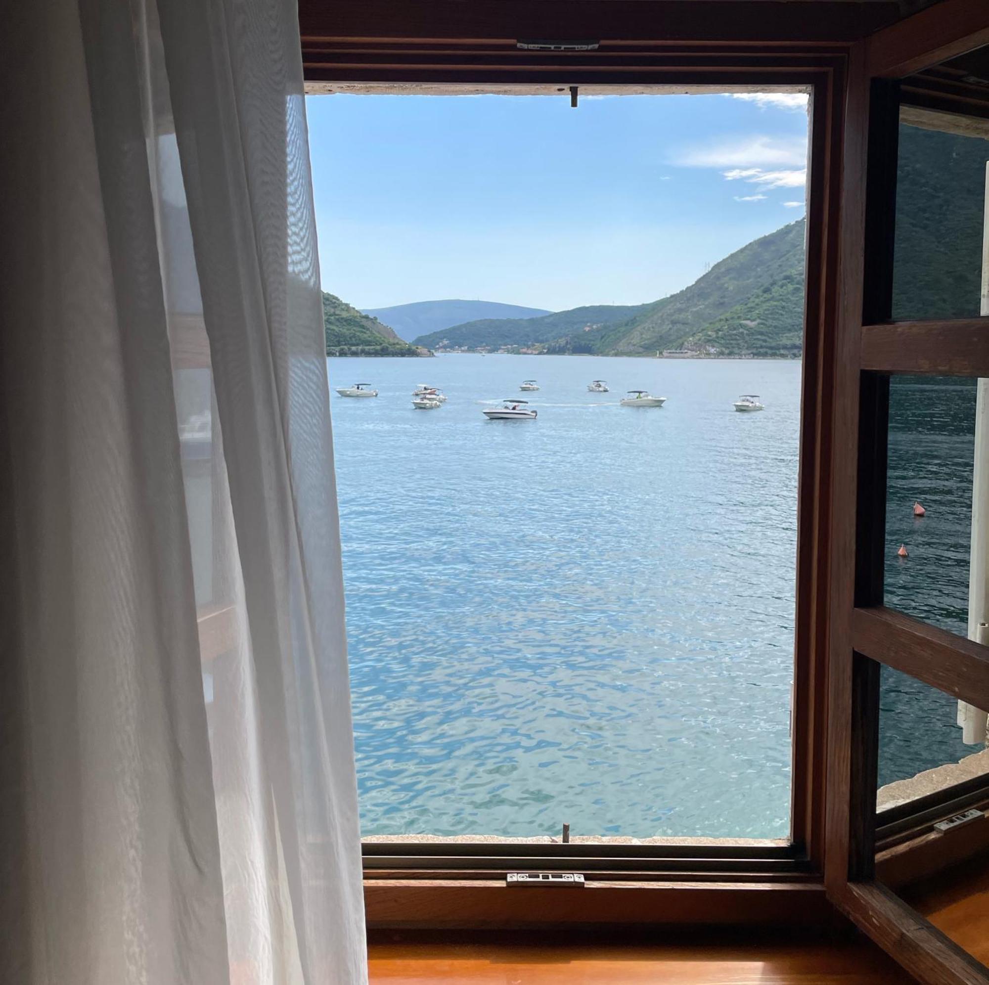 Lady Of The Rocks Apartments Perast Extérieur photo